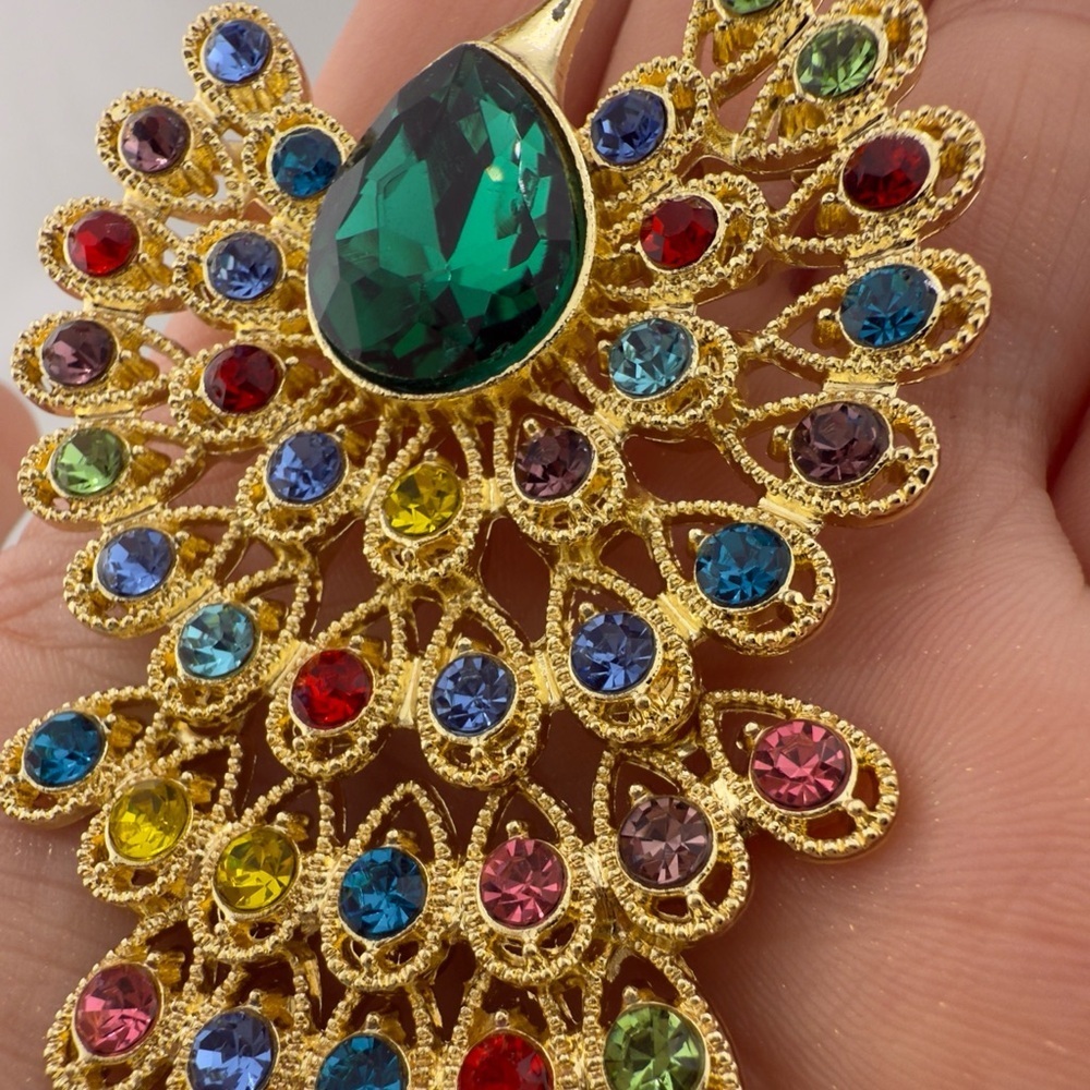 Queen Style Gold Peacock Brooch with Multicolor Gems - Picture 5 of 10